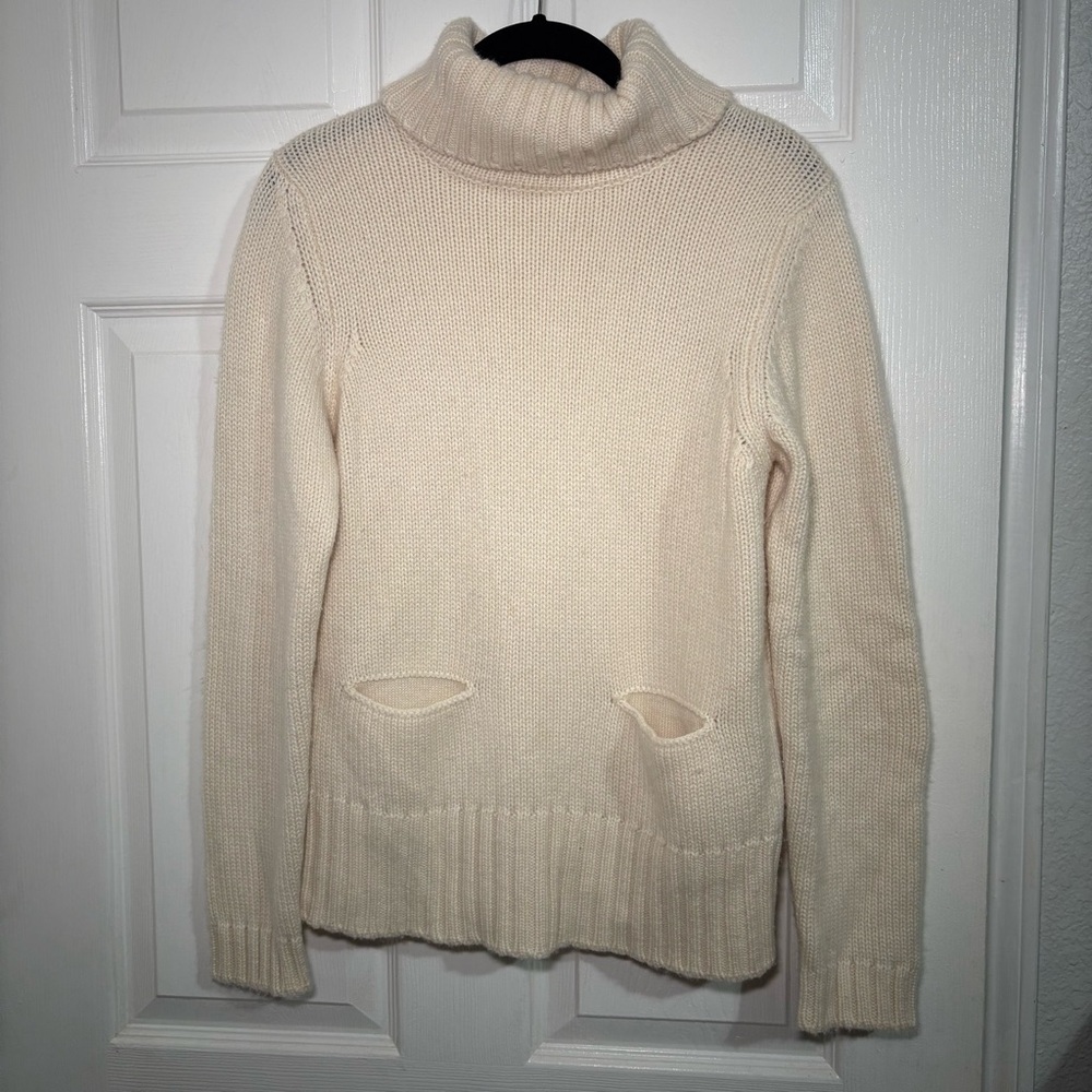 Barneys New York Women’s 100% cashmere turtleneck sweater size medium